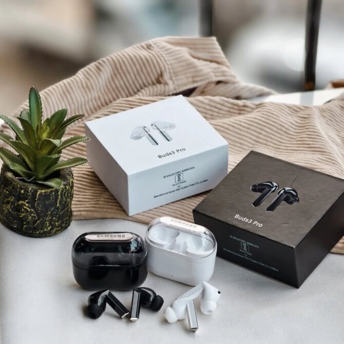 Samsung Galaxy Buds 3 Pro (White) with Galaxy AI | Adaptive ANC | Real-time Interpreter - Master Clone